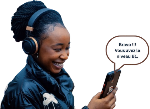 Apprenante découvrant son niveau B1 sur son téléphone